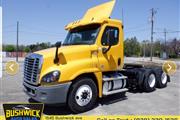$24995 : Used 2015 CASCADIA Tractor Tr thumbnail