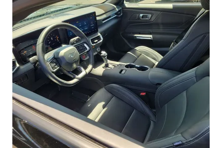 $37988 : Ford Mustang 2026 EcoBoost P image 3