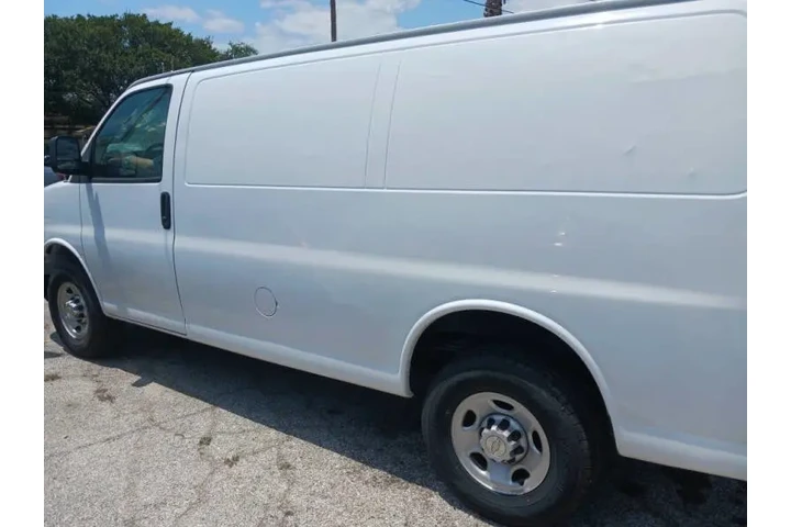 $19900 : 2020 Express 2500 image 9