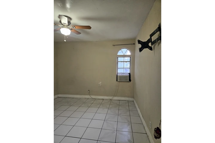 $850 : Cuarto de Renta image 3