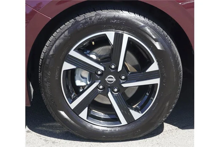 $20984 : 2025 Sentra SV image 10