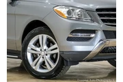 $11995 : Mercedes-Benz M-Class 2015 A thumbnail