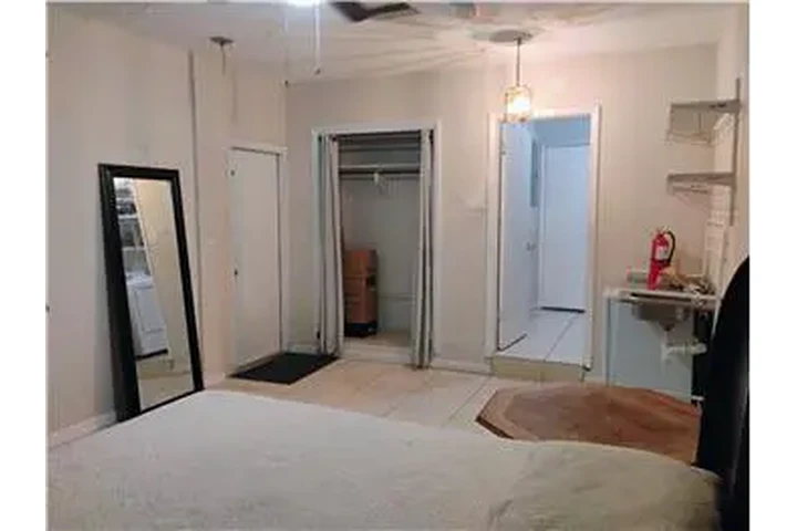 $1250 : Rental property with 1 bedro image 10