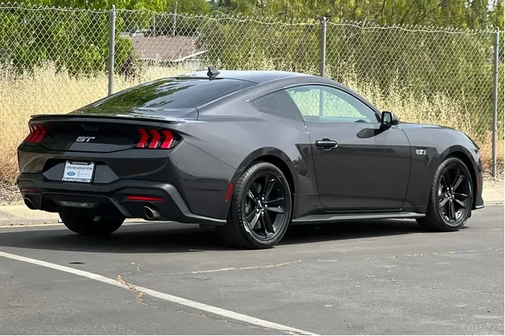 $40000 : Ford Mustang 2024 GT 2dr Fas image 2