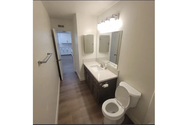 $1300 : 3 dormitorios y 2 baños cuenta image 2