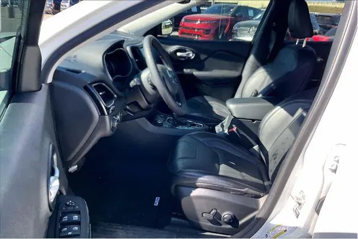 $24516 : Jeep Cherokee 2023 4x4 Altit image 4