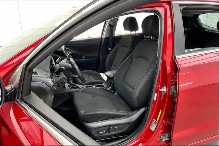 $14490 : Hyundai ELANTRA GT 2018 4dr image 8