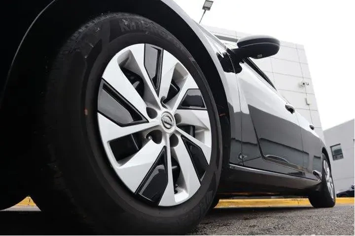 $19807 : Nissan Altima 2025 2.5 S 4dr image 9