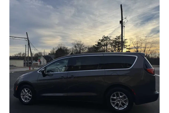 $14999 : 2023 Voyager LX image 8