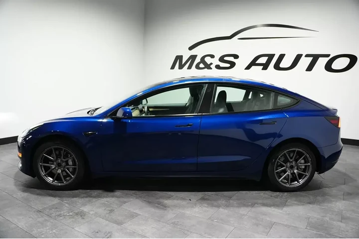 $22990 : 2022 Model 3 image 3