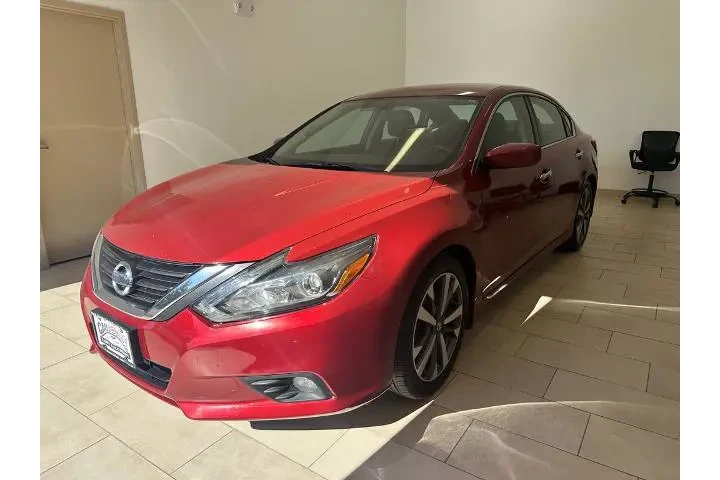 $10987 : Nissan Altima 2016 2.5 SR 4d image 4