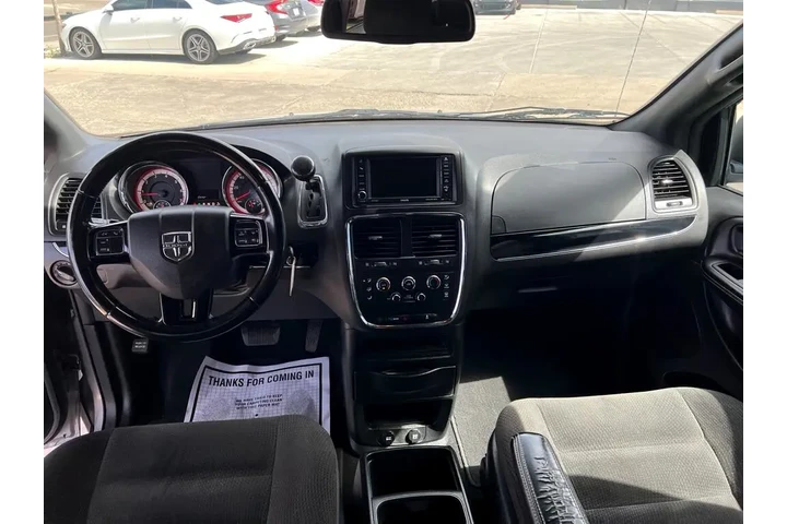 2018 Grand Caravan SE image 9
