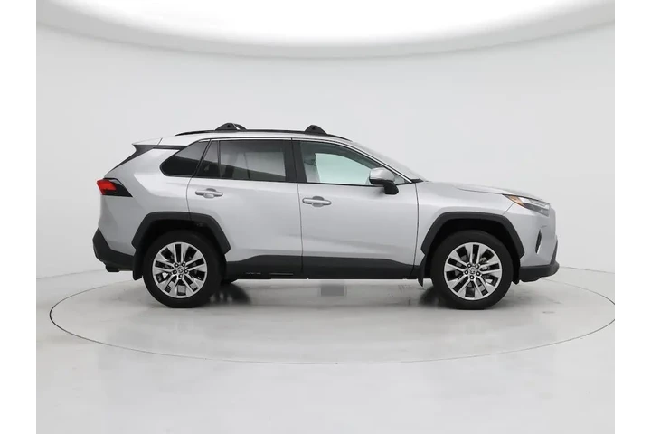 $29998 : Toyota RAV4 2022 AWD XLE Pre image 7