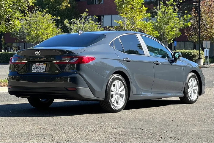 Toyota Camry 2025 LE 4dr Sed image 3