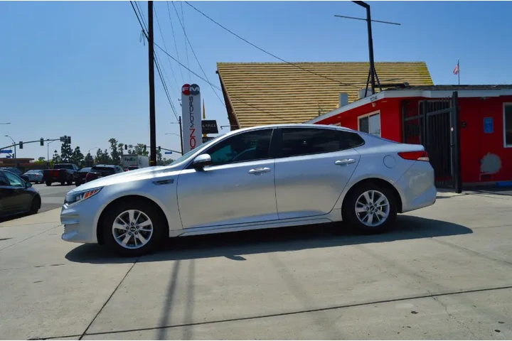 $13265 : Used 2018 Optima LX Auto for image 2