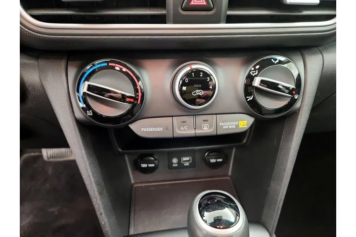 $15998 : Hyundai KONA 2018 AWD SEL 4d image 8