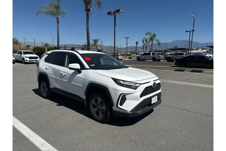 $31357 : Toyota RAV4 2024 XLE 4dr SUV image 2