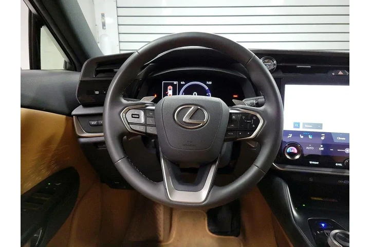 $36998 : Lexus RZ 300e 2024 Premium 4 image 10