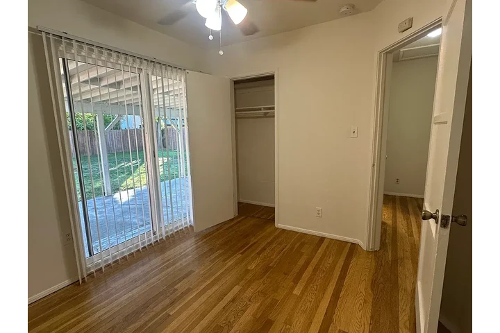 $1000 : Recién pintado, 2 habitaciones image 4