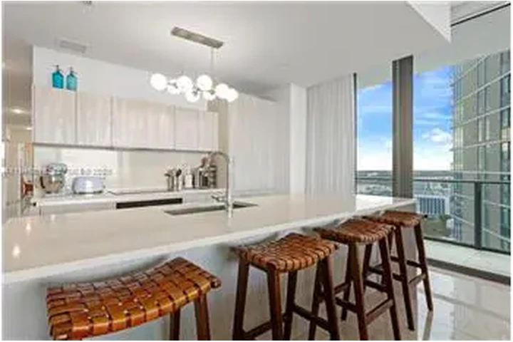 $9000 : Rental property with 3 bedro image 5