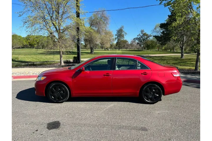 $10495 : 2011 Camry LE image 4