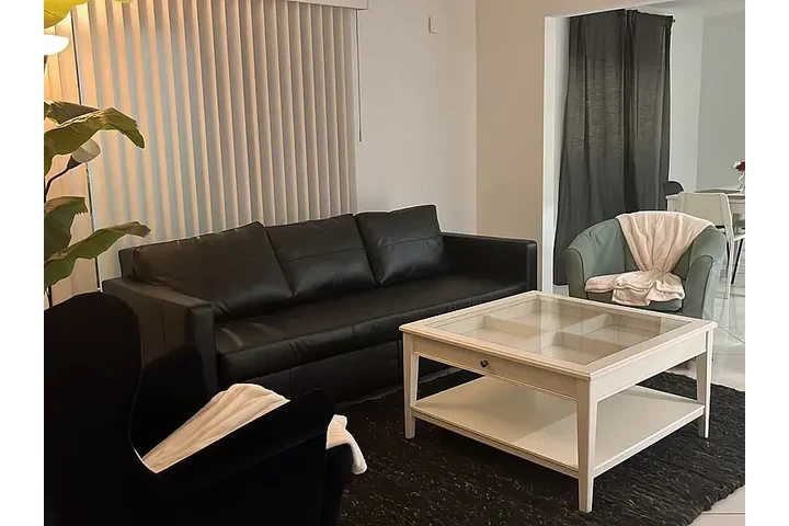 $2350 : Beautiful 3-Bedrooms image 2