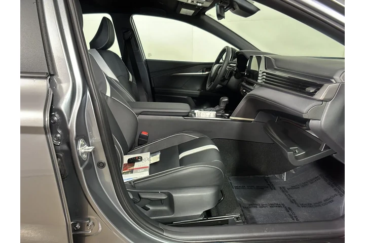 $32989 : Gold Certified 2026 Camry SE image 8