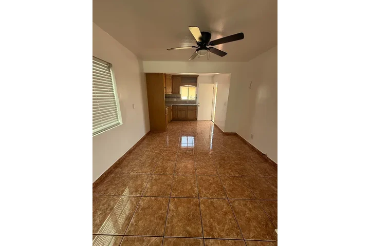$1290 : Bell Gardens - 2 & 1 Bath image 5