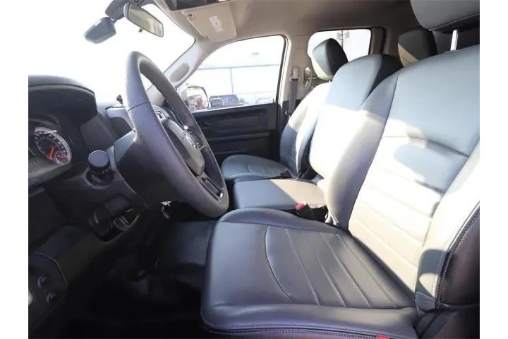 $36898 : Ram 1500 Classic 2023 4x4 Tr image 2