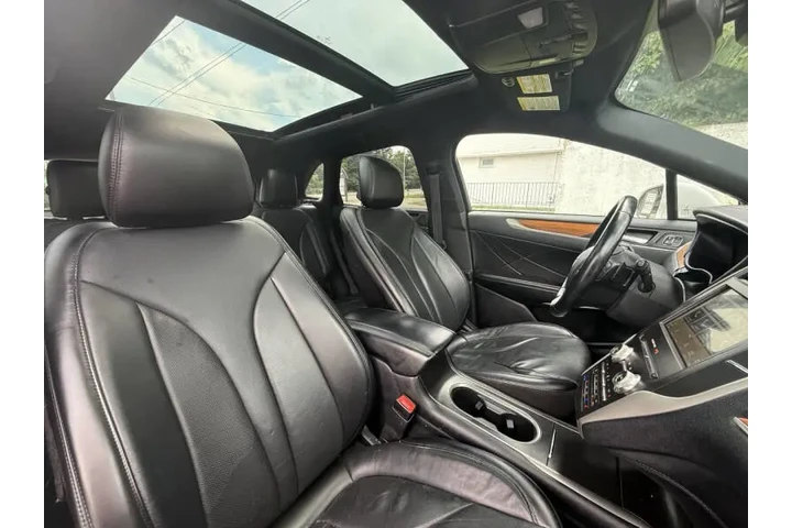 $8999 : 2017 MKC Reserve image 5