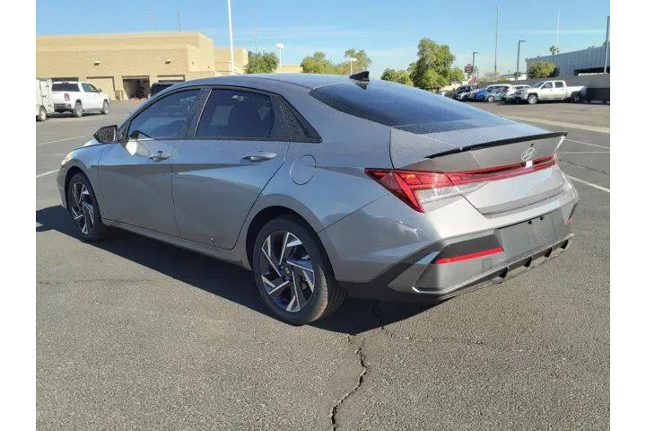 $27700 : Hyundai ELANTRA Hybrid 2025 image 3