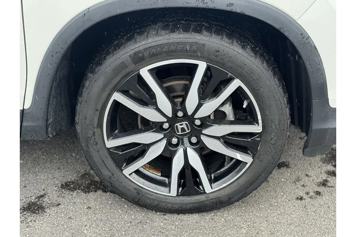 $23885 : 2019 Pilot Touring 7-Passenger image 9