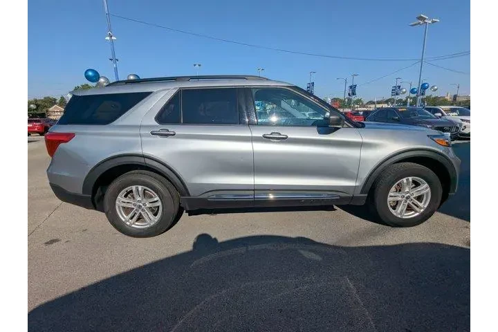 $27777 : Ford Explorer 2023 AWD XLT 4 image 3