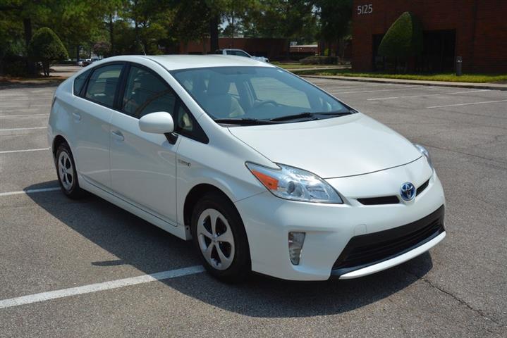 2013 Prius Four image 5