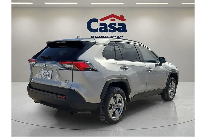 $29892 : Toyota RAV4 2023 AWD XLE 4dr image 3