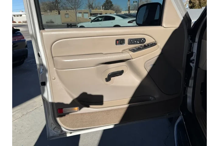 2004 GMC Yukon 4WD image 10