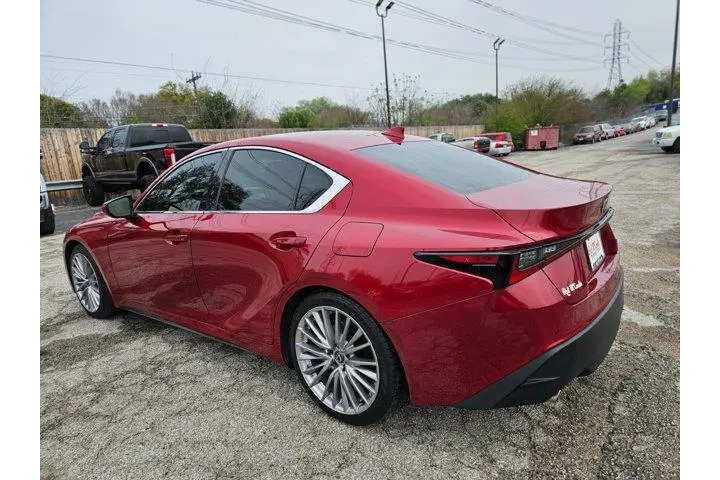 $35600 : Lexus IS 300 2023 4dr Sedan image 5
