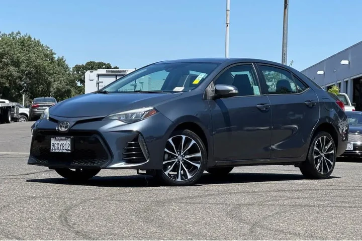 $13450 : Toyota Corolla 2017 SE 4dr S image 1