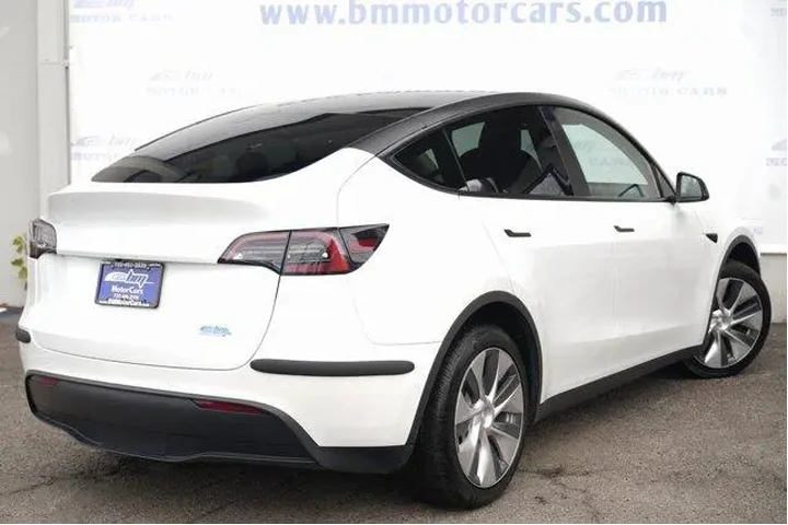 $22900 : Tesla Model Y 2021 AWD Long image 3