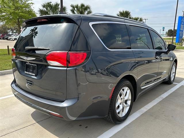 $27265 : Pre-Owned 2020 Pacifica Touri image 5