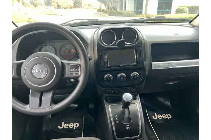 $7700 : 2016 Compass Sport image 4