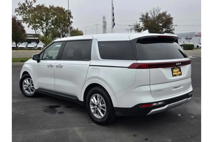 $31737 : Kia Carnival 2024 LX 4dr Min image 7
