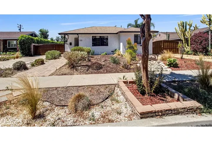 $2800 : SINGLE 4BR West Covina,3.5bath image 1