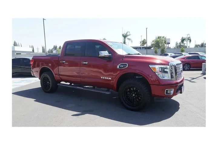 $24984 : 2017 Titan Platinum Reserve image 4