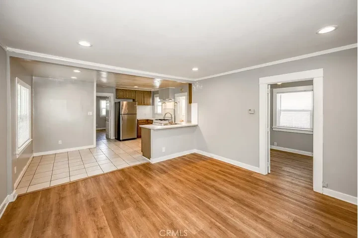 $900 : 2bed1bath sweet home for rent image 3