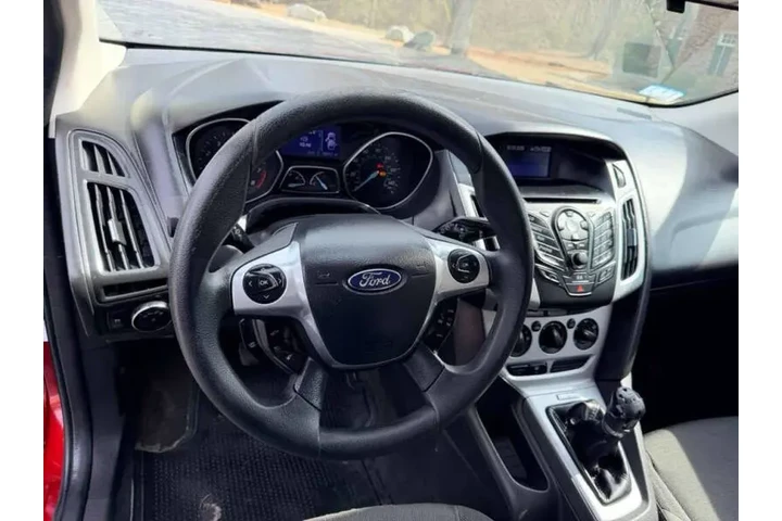 $3000 : 2013 Focus SE image 10