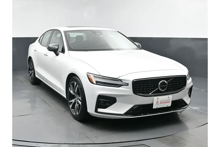 $22426 : Volvo S60 2024 B5 Core Dark image 2