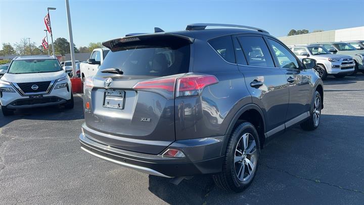 $16890 : PRE-OWNED 2016 TOYOTA RAV4 XLE image 7