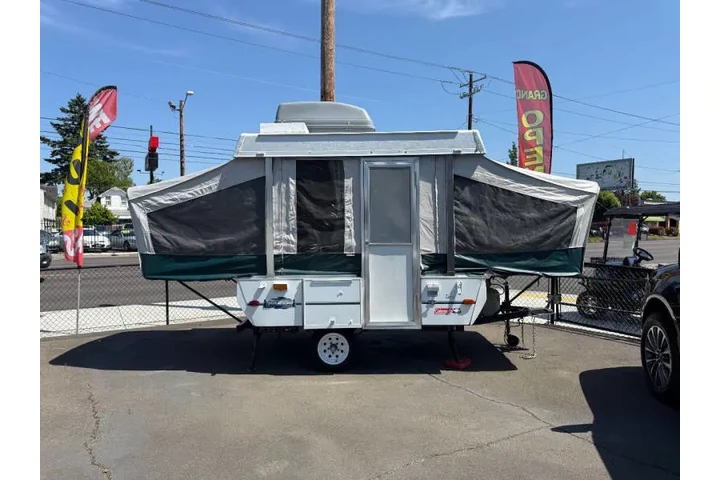 $3850 : 2004 Fleetwood RV Coleman Taos image 2