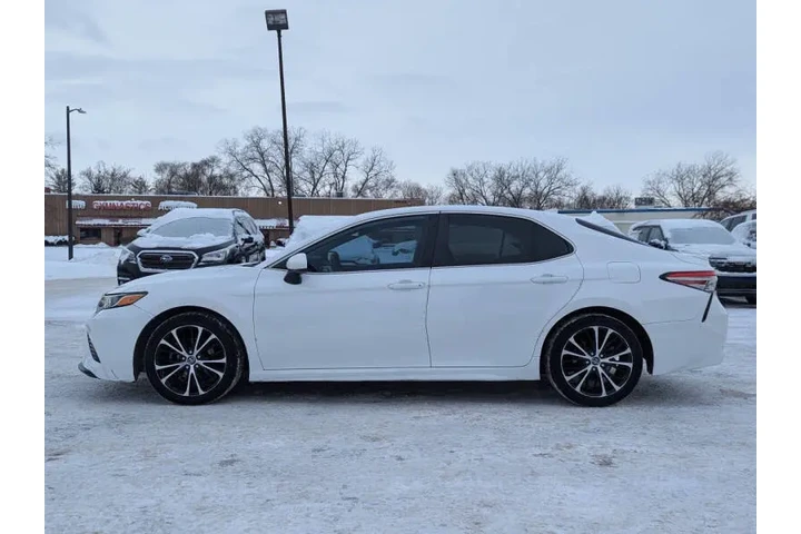 $16995 : 2019 Camry SE image 9